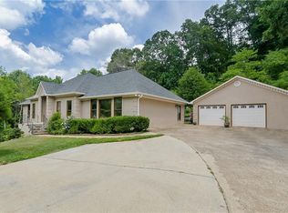 831 Pinehurst Dr, Woodstock, GA 30188