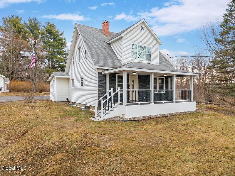 3rd image of 38 Weatherwax Road