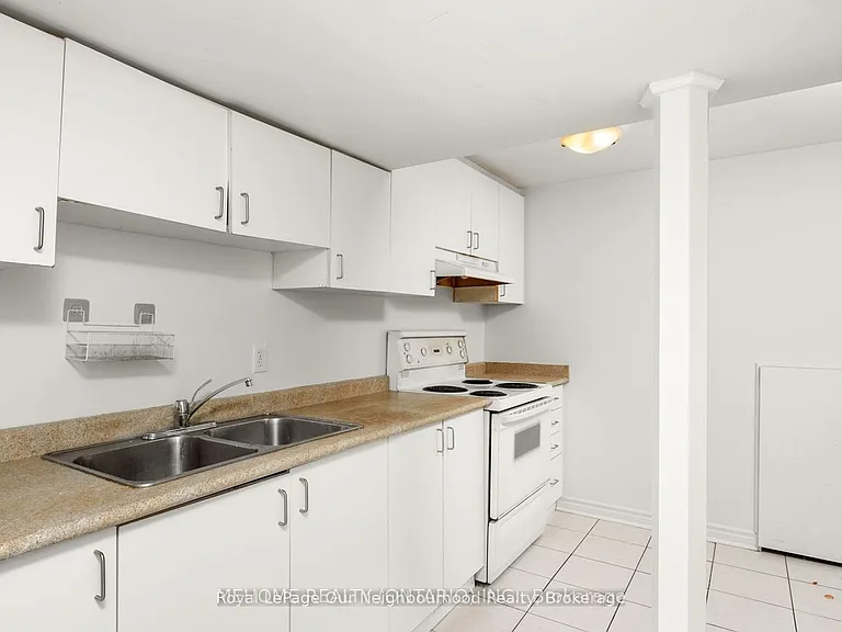 14 Tarsus Cres #2 — Photo 8