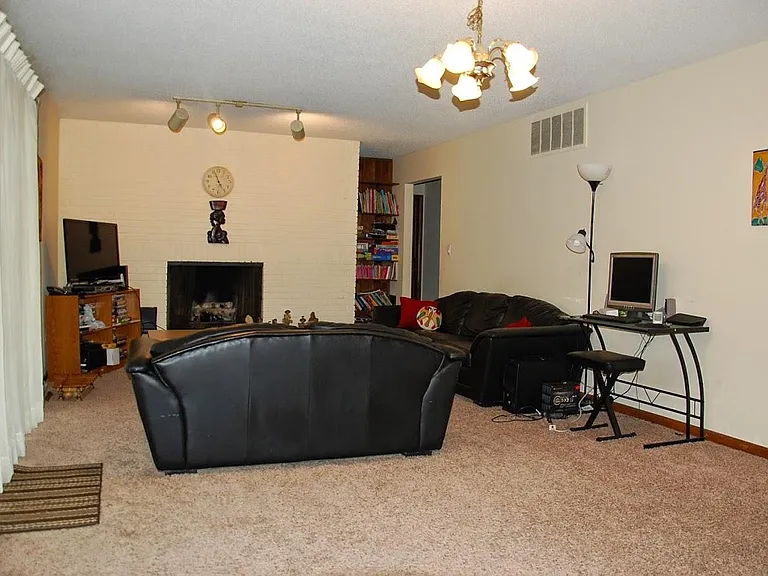 2208 Wyld Dr — Photo 8