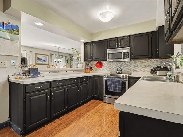 6141 S Old 31 Rd, Charlevoix, MI 49720
