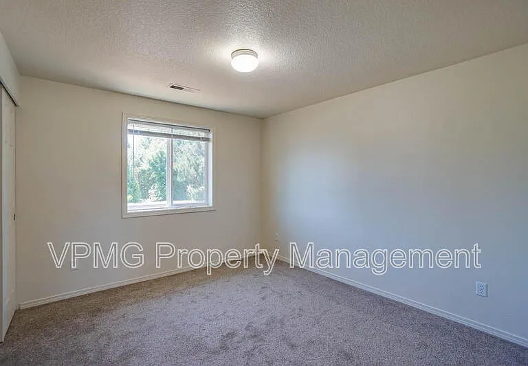 8907 NE 84th St — Photo 29
