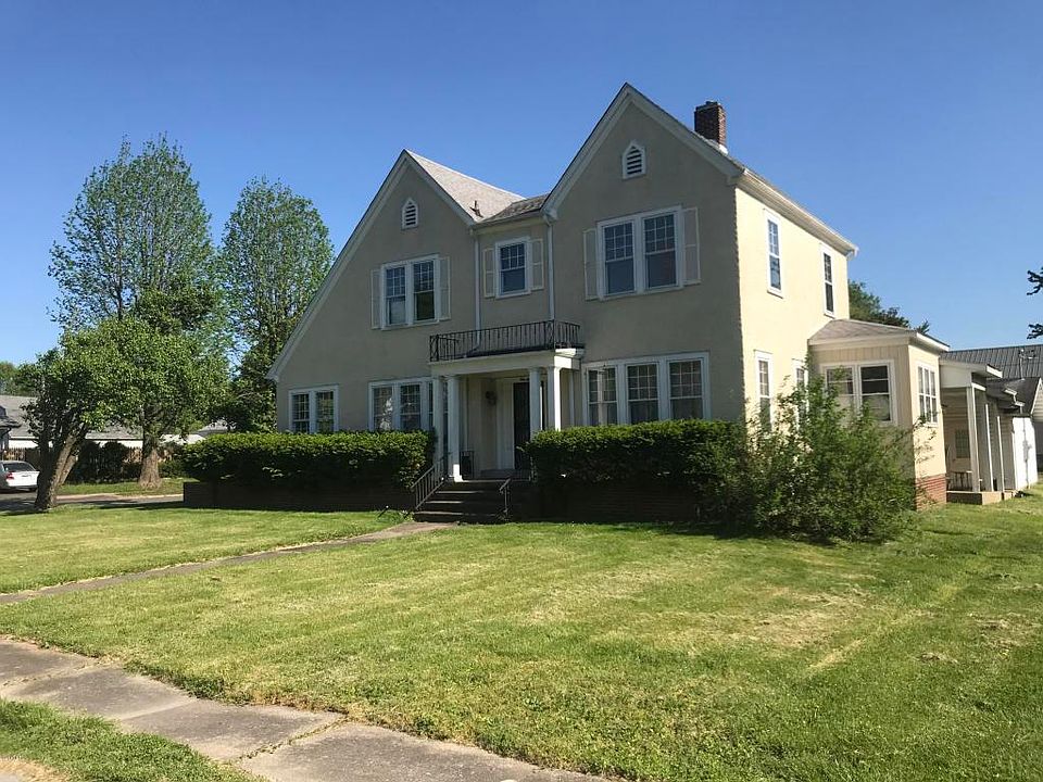 1st image of 411 E Everett St