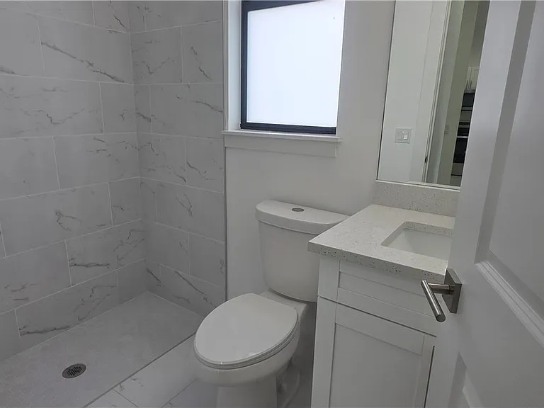 927 Chenault St — Photo 11