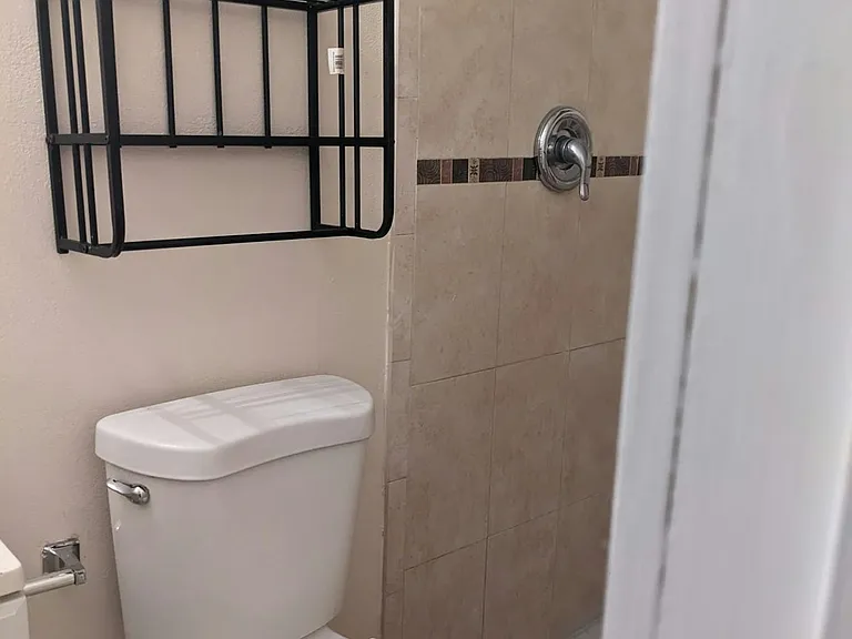 1241 NE 212th Ter #B — Photo 9