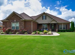 130 Twin Rivers Dr, Hazel Green, AL 35750