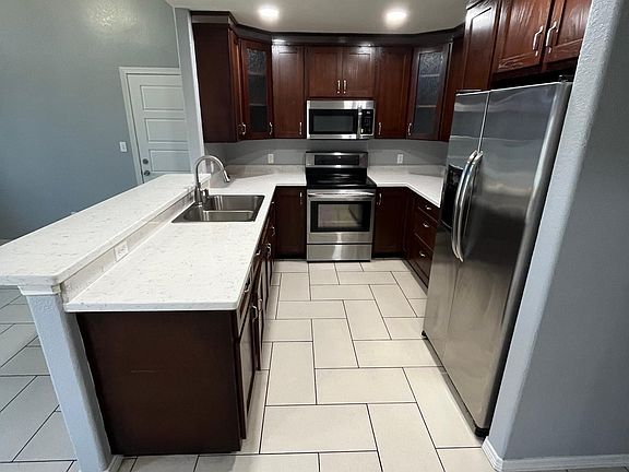 3rd image of 2893 Madrid Ave