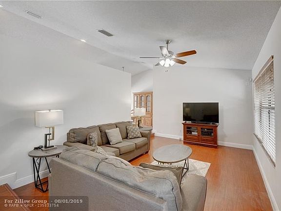 3rd image of 4882 NW 51st St