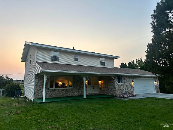 2nd image of 1590 Briarwood Ln