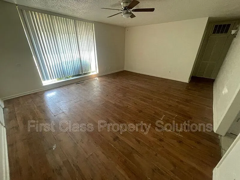 3 bed, 2.0 bath, 1200 sqft, $1,075 — Photo 4