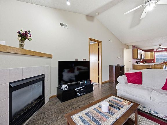 5th image of 110 Cherry Ct APT 6