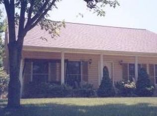 127 Garden Ln, Canton, NC 28716