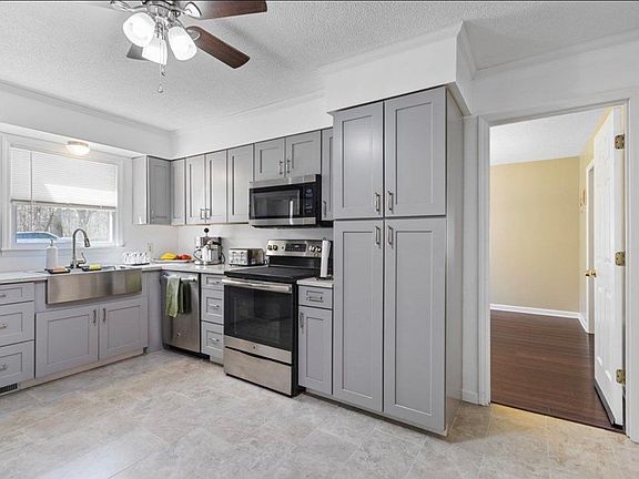 4th image of 2083 Mount Carmel Rd.