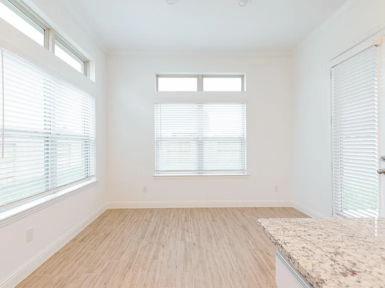 1403 Woodson Ridge Ln — Photo 37