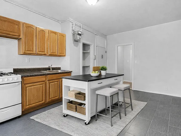 1734 Amsterdam Ave #5S — Photo 3