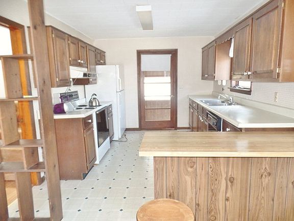 2nd image of 18 Woodward St