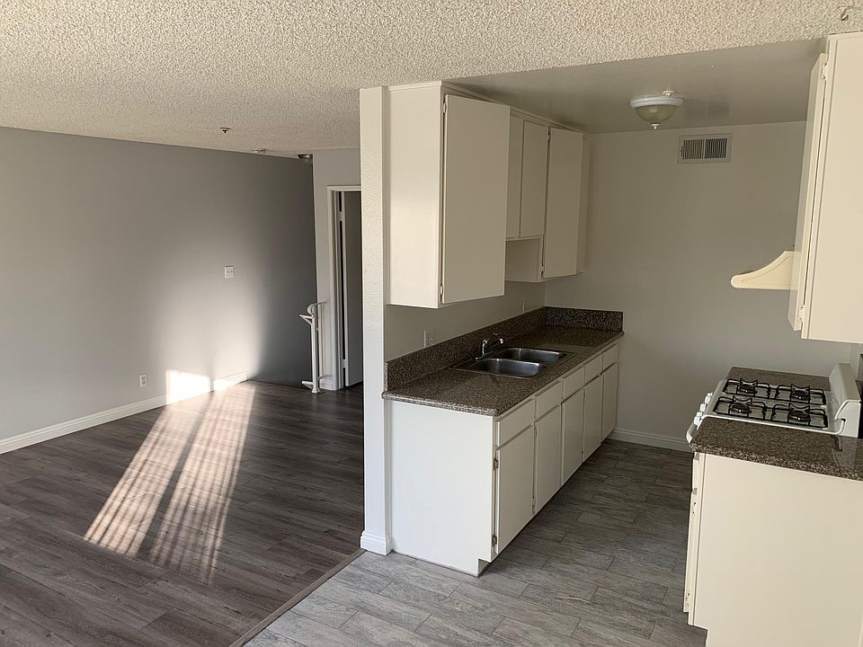 2nd image of 235 Palmetto Dr