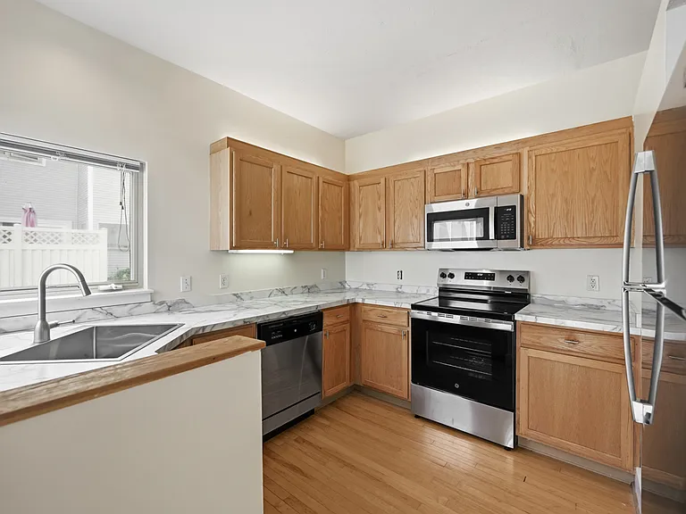 251 Carron St — Photo 10