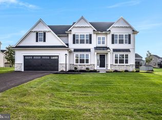 207 Forgedale Dr, Carlisle, PA 17015