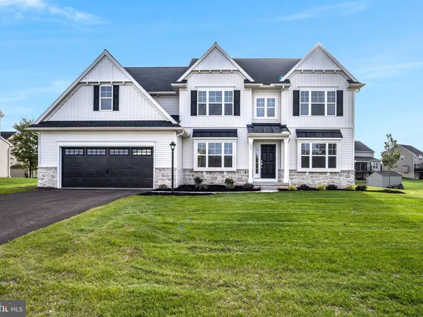 207 Forgedale Dr, Carlisle, PA 17015