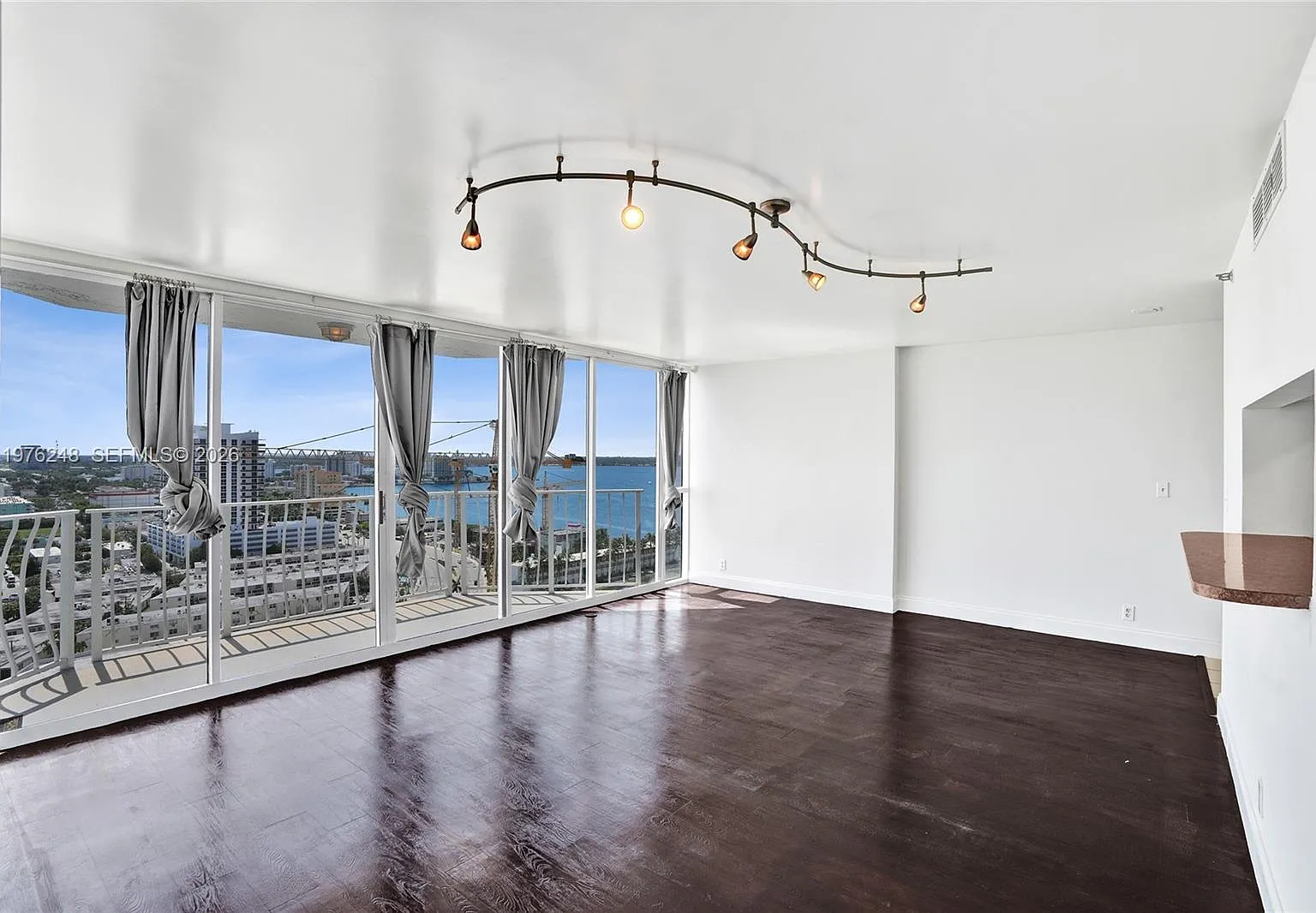 The Grandview Palace Cond — Photo 1