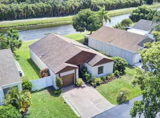 30 Hastings Ln, Boynton Beach, FL 33426
