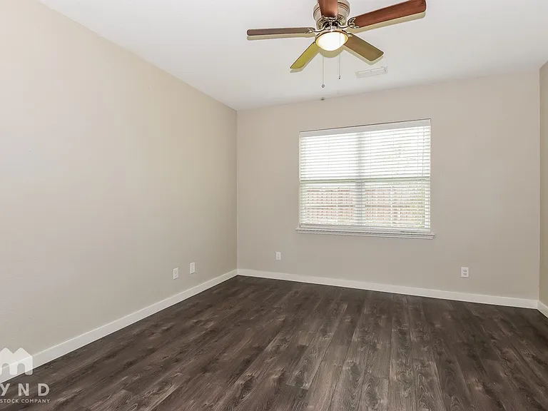 4025 Elderberry St — Photo 10