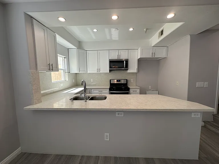 5224 Corteen Pl #4 — Photo 6