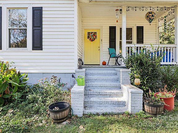 5th image of 1053 W Circle St