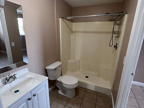 5th image of 9 E Dakin Ave Unit 101