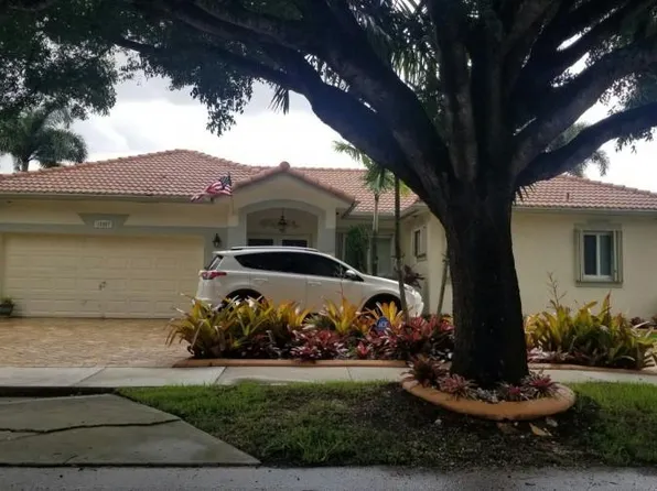 15957 NW 77th Pl, Miami Lakes, FL 33016