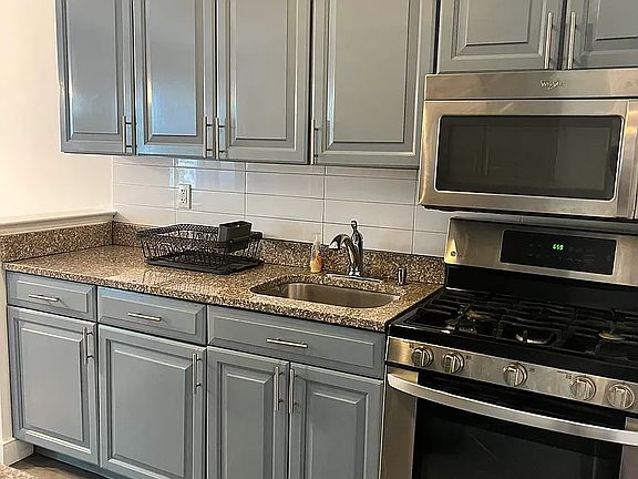 5th image of 3217 72nd St