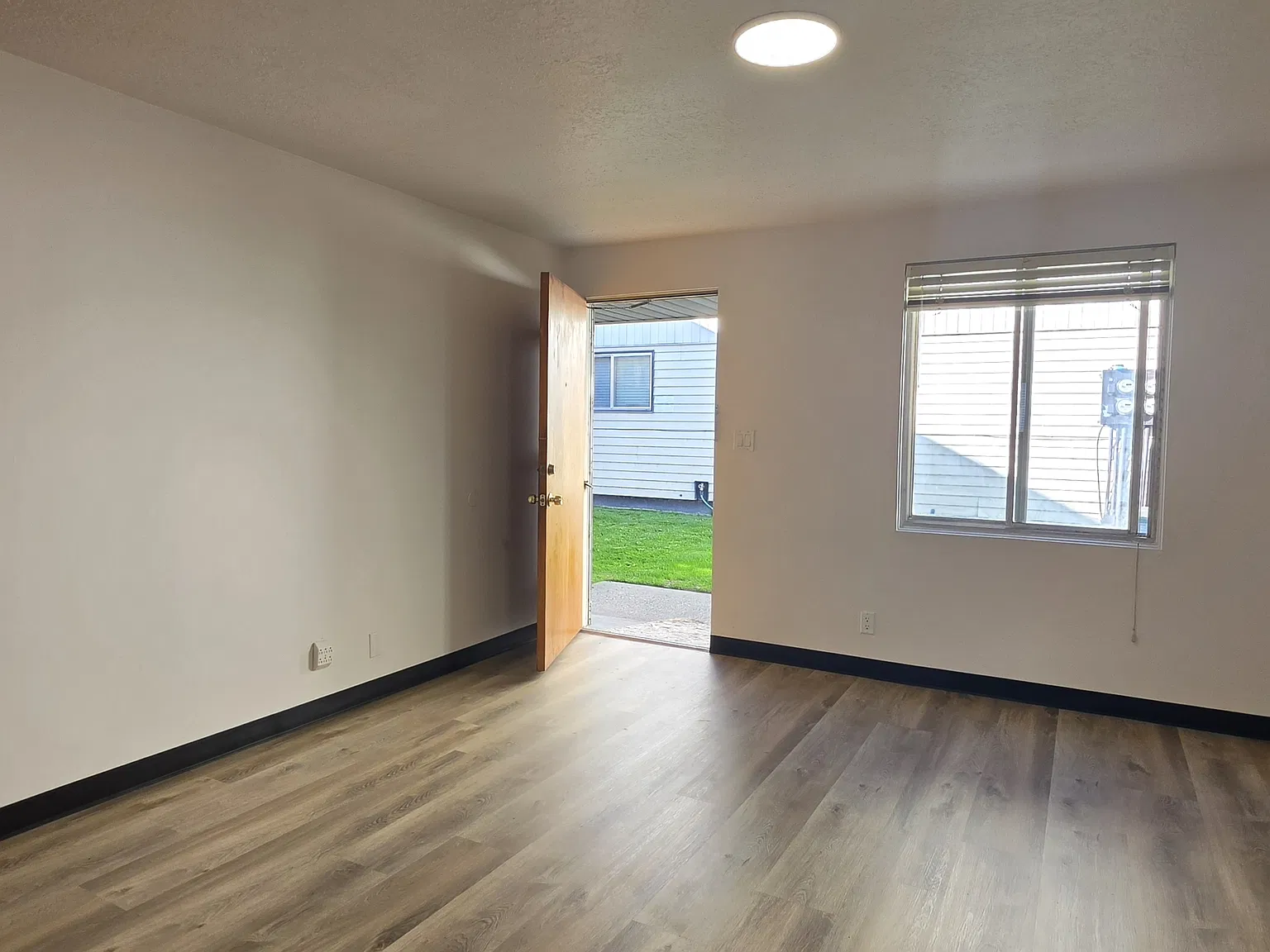 486 Whittier St — Photo 3