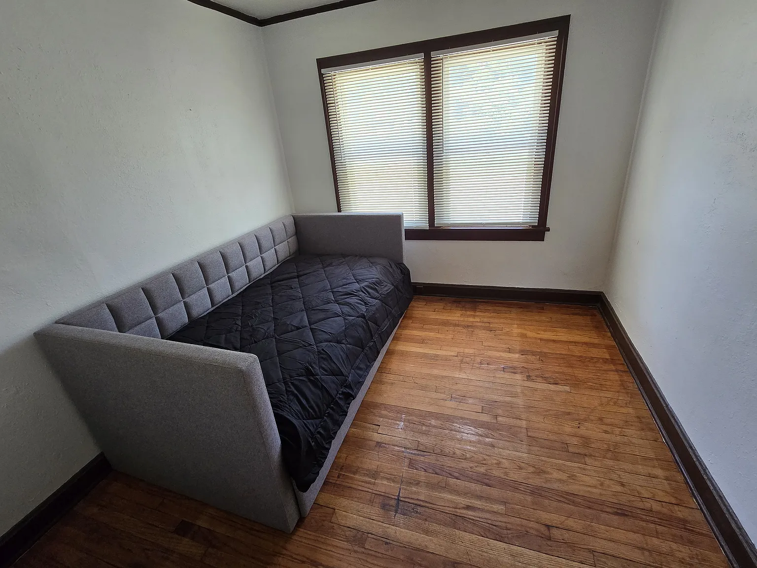 3 bed, $2,000 — Photo 2