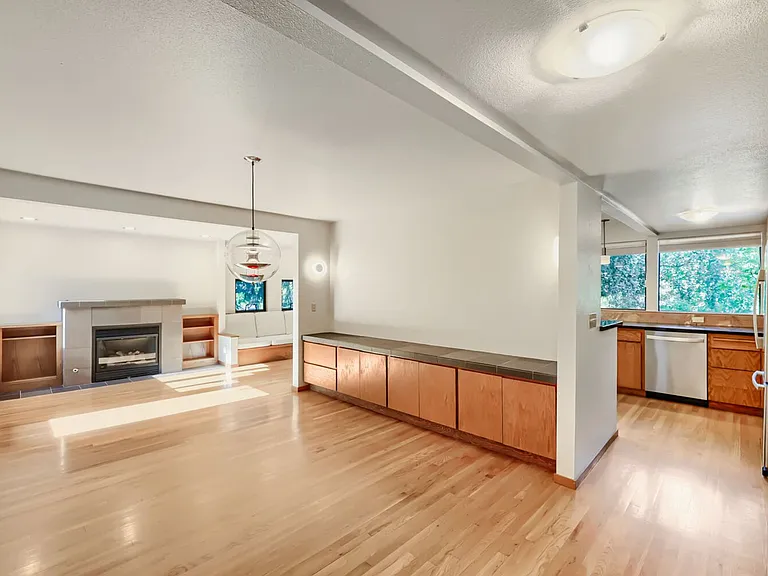 2532 E McGraw St — Photo 27