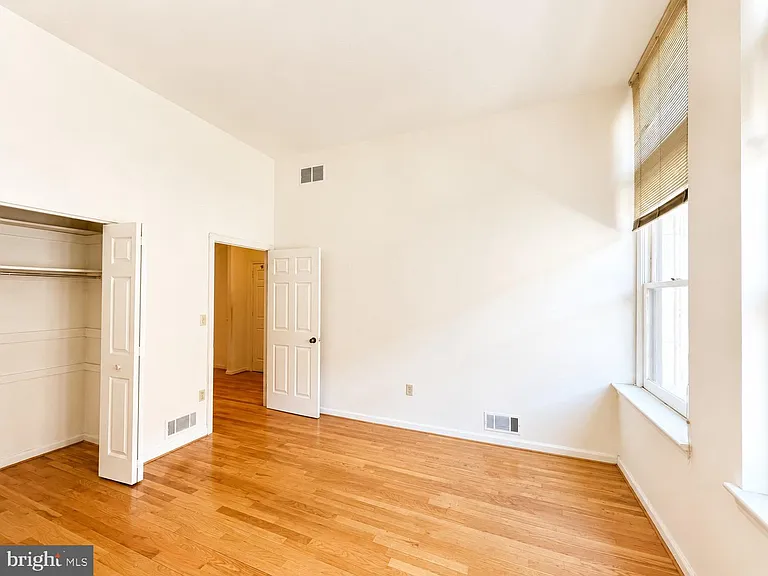 2030 Walnut St — Photo 8