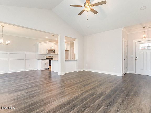 5th image of 71 Royal Avenue