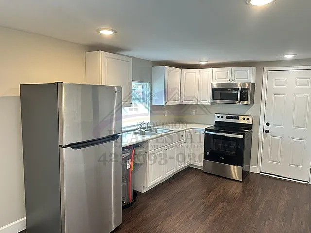 Water Included! 1BD/1BA Apartment — Photo 4