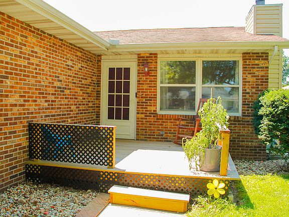 4th image of 1260 Deerpath Dr