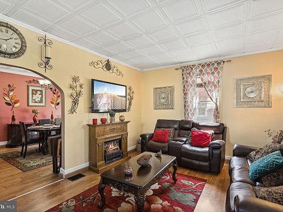 2nd image of 619 Mulberry St