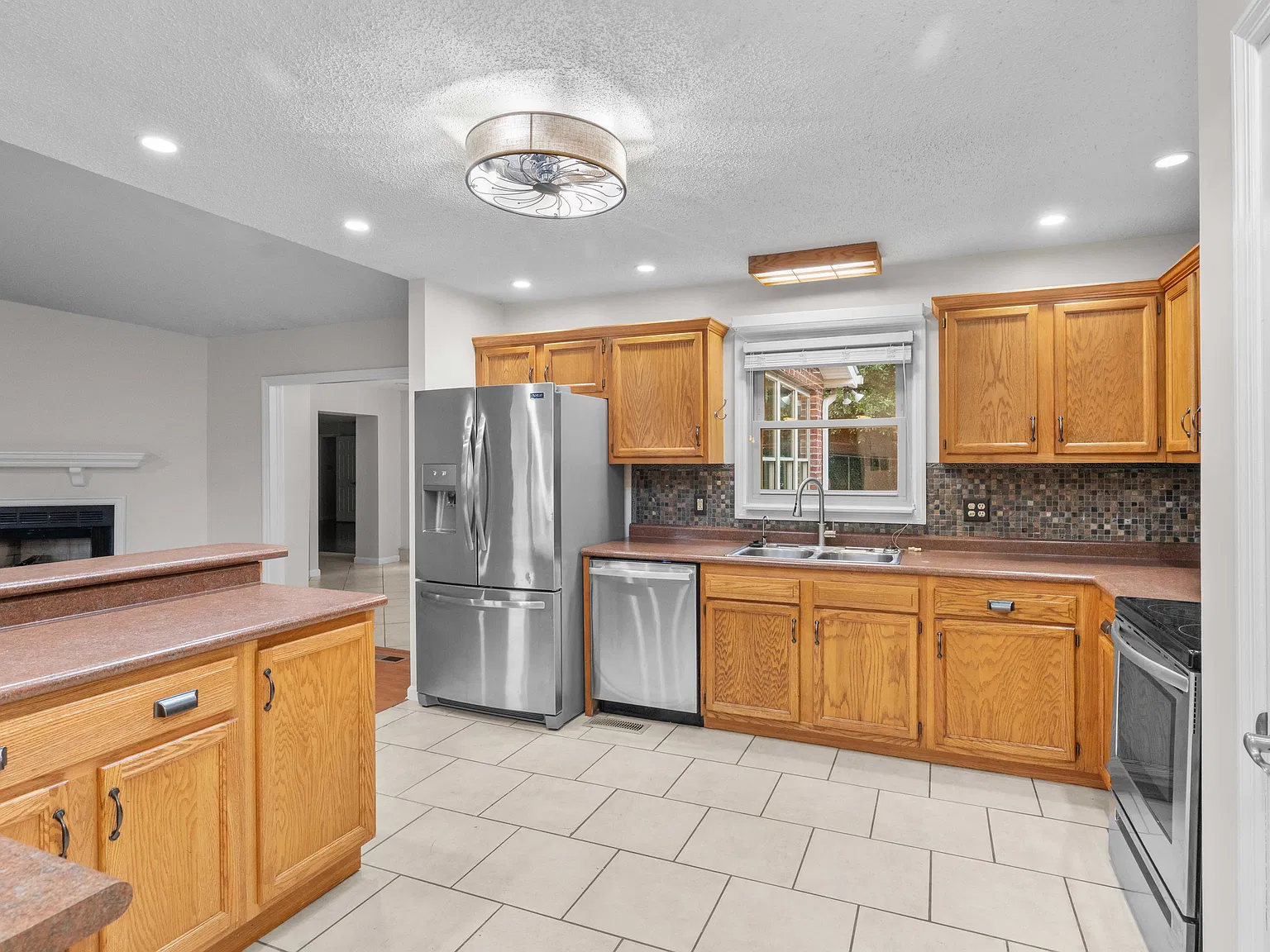 4 bed, 3.5 bath, 3062 sqft, $3,250 — Photo 4