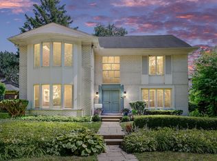 15838 Windmill Pointe Dr, Grosse Pointe Park, MI 48230