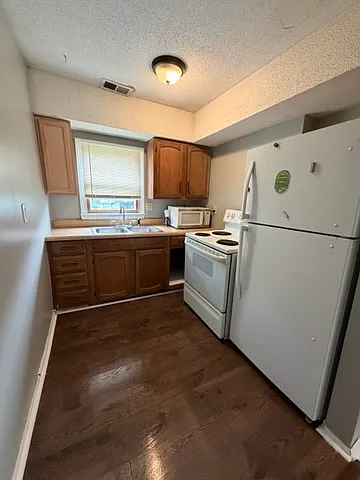 204 S Madison St — Photo 2