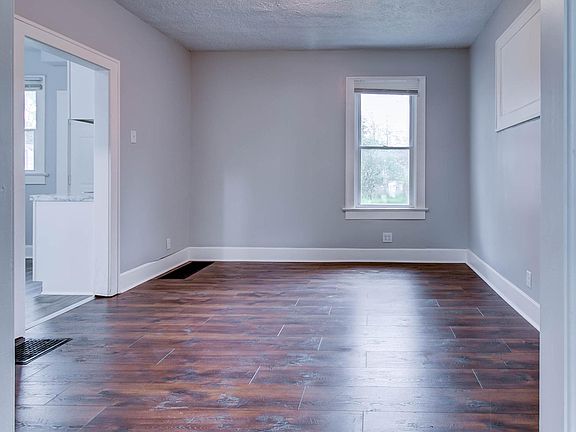 3rd image of 158 N Ogden Ave