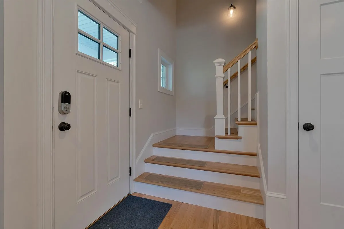 3 bed, 3.0 bath, 2436 sqft, $5,500 — Photo 4