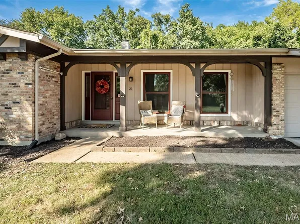 21 San Carlos Dr, Saint Charles, MO 63303