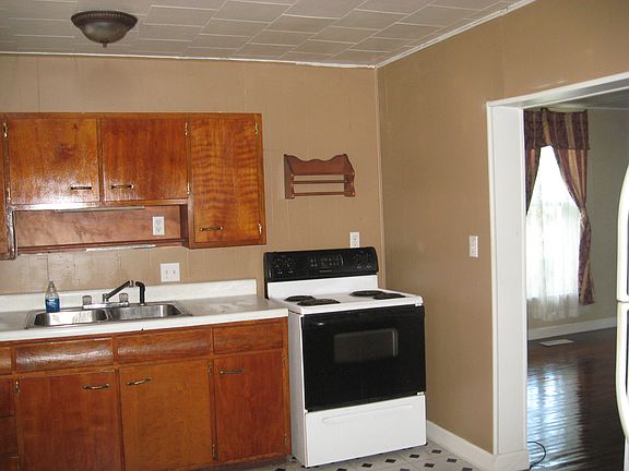 3rd image of 432 E Green St