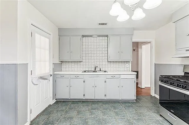 438 Soniat Ave — Photo 6