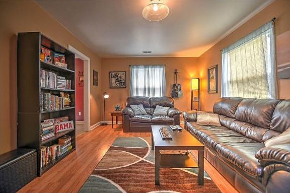 2nd image of 1344 Garden Dr