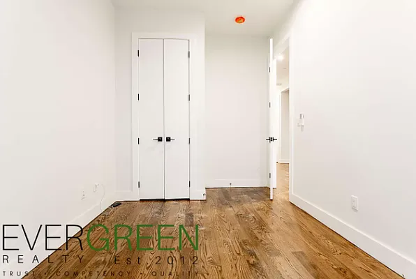 Rented by Greenrock Management | media 22